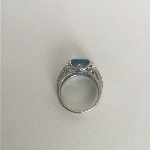 14k W.G. BLUE TOPAZ & DIAMOND RING - Picture 3 of 6